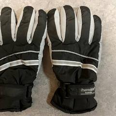 Klær - Handschoenen, som rapportert av Regio Oost-Vlaanderen ved bruk av iLost