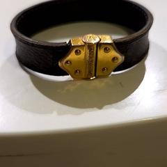 팔찌 Louis Vuitton, iLost를 사용하여 Pathé de Kuip에 보고됨