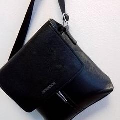 Táska, amint azt Hermes Eindhoven az iLost segítségével jelentette.