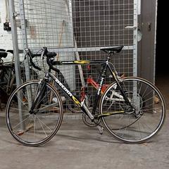 Bicicleta Delira Zwart/geel/ witte letters, como reportado por Fietsdepot Hasselt utilizando o iLost