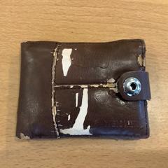 Portefeuille Tomlinson, a été signalé par Gemeente Amsterdam - Bureau Gevonden Voorwerpen utilisant iLost