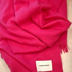 الوشاح Rose fushia، كما تم الإبلاغ عنه بواسطة IKEA Avignon عبر iLost