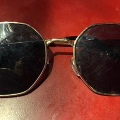 Gafas de sol, segundo informou Dijkpop Festival usando iLost