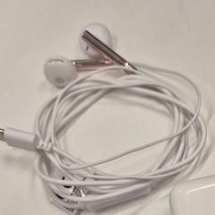 Oordopjes Witte oordopjes met kabel, gemeldet von Universiteitsbibliotheek Universiteitskwartier über iLost