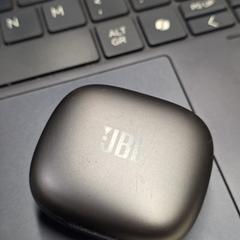 JBL oortjes، كما تم الإبلاغ عنه عبر iLost