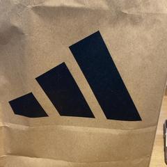 Purchase adidas bag, zoals gemeld door Designer Outlet Roermond met iLost