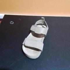 Sandaal Camel Beige, zoals gemeld door Apenheul met iLost
