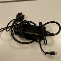 Laptop oplader، كما تم الإبلاغ عنه بواسطة Vrije Universiteit Amsterdam عبر iLost