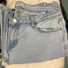 Calças de ganga, como reportado por Inntel Hotels Amsterdam Landmark utilizando o iLost