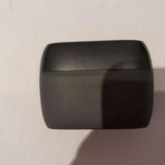 Etui airpods gris et noir, a été signalé par TCL utilisant iLost