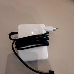 Adapter Wit, as reported by Van der Valk Hotel Schiphol using iLost