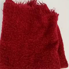 衣類 - Sjaal rood がiLostで Centraal magazijn によって報告されました