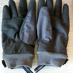 Vestiario - handschoenen, come riportato da Regio Antwerpen - Brussel utilizzando iLost