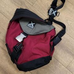 ショルダーバッグ Rood がiLostで Connexxion Noord Holland Noord Alkmaar によって報告されました