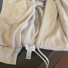 후드티 Beige, iLost를 사용하여 MEININGER Hotel Dresden Zentrum에 보고됨