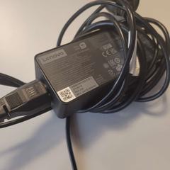 Cargador de portátil Lenovo, segundo informou Padualaan 99 usando iLost