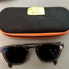 Okuliare Solaires dans étui noir et orange, ako bolo nahlásené IKEA Nantes pomocou iLost