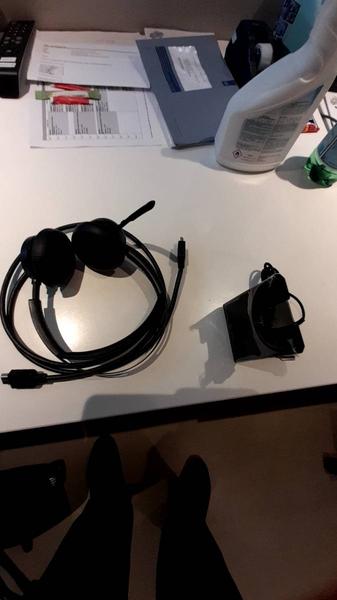 Headphones & Charger Zwart