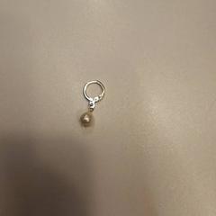 Boucle d'oreille Perle argent, a été signalé par IKEA Clermont Ferrand utilisant iLost