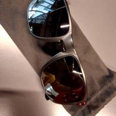 Estuche para lentes con lentes solaire, segundo informou IKEA Nice Saint Isidore usando iLost