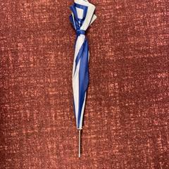 Paraply Blue and white, som rapportert av ibis Styles Rotterdam Ahoy ved bruk av iLost