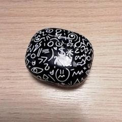 Suport per a auriculars Zwart/wit, segons ha informat Qbuzz Fryslân mitjançant iLost