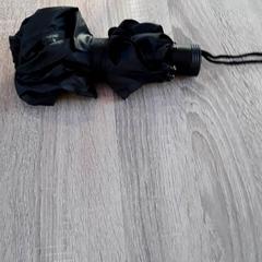 Hopfällbart paraply Zwarr, rapporterat av EBS Tramplein med iLost