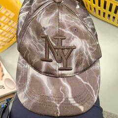 Txapel & Beisbol txapela, gisa salatu by IKEA Paris - Italie Deux iLost erabiliz