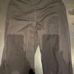 Oblečení & Legíny Zwart, jak nahlášeno Van der Valk Hotel Amsterdam-Amstel pomocí iLost