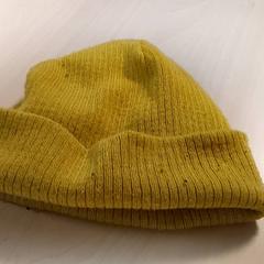 Clothing - Muts geel, as reported by Regio Oost-Vlaanderen using iLost