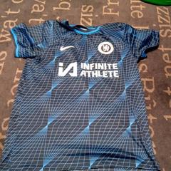 Voetbalshirt Blauw shirt Chelsea, zoals gemeld door Van der Valk Hotel Sneek met iLost