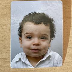 Pasfoto van een jong kindje/jongetje., som rapporterats till iLost