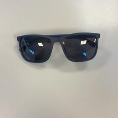 Occhiali da sole Black, come riportato da Pathé Nijmegen utilizzando iLost