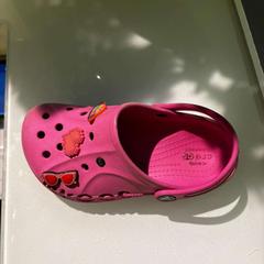 Crocs, ha sido reportado por Room Mate Bruno con iLost