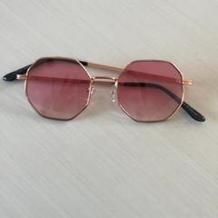 Slnečné okuliare, ako bolo nahlásené Madurodam pomocou iLost