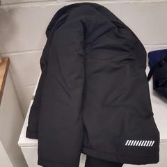 Casaco preto de jovem がiLostで IKEA Braga によって報告されました