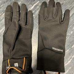 Kesztyű, amint azt Pathé Amersfoort az iLost segítségével jelentette.