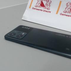 Telefonoak zwart pocop, gisa salatu by Gemeente Utrecht iLost erabiliz