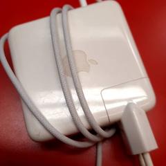 Laptop oplader, zoals gemeld door UvA REC met iLost