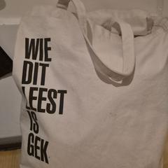 Canvas tas met kleren en schoenen, iLost에 보고됨