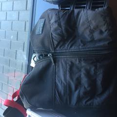 Jacket, ako bolo nahlásené MEININGER Hotel Berlin East Side Gallary pomocou iLost