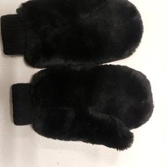 手袋 がiLostで Regio West-Vlaanderen によって報告されました