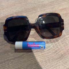 サングラス & 口紅 Panter CD がiLostで Van der Valk Hotel Apeldoorn - De Cantharel によって報告されました