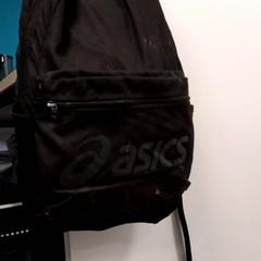 Mochila Zwart Asics, como reportado por Arriva Infoshop Enschede utilizando o iLost