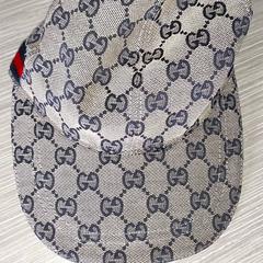 Kleding - pet, zoals gemeld door Centraal magazijn met iLost