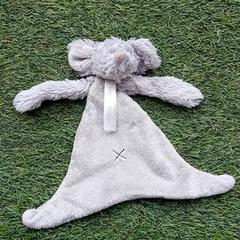 Kleine knuffel muis, come riportato a iLost