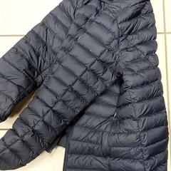 Kleding - Jas Donkerblauw, amint azt Centraal magazijn az iLost segítségével jelentette.