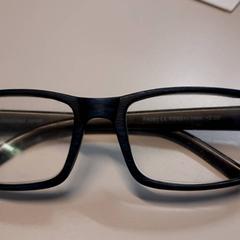 Briller Zwart blauw, som rapportert av Connexxion Zeeuws-Vlaanderen ved bruk av iLost