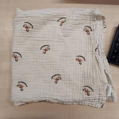 Coperta Doudou blanc avec chevaux à bascule, come riportato da IKEA Toulouse utilizzando iLost