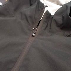 Casaco Zwart, como reportado por Qbuzz Fryslân utilizando o iLost